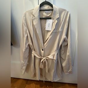 Grana 100% silk blazer with tie waist in cream white